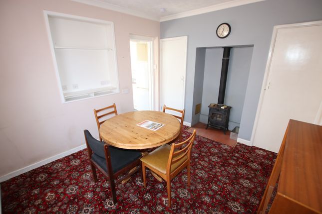 11 London Road, Little Clacton photo 4