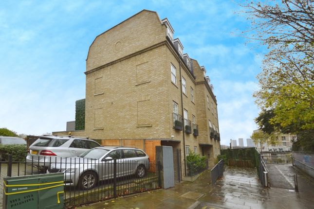 Thumbnail Flat for sale in Parkgate Apartments, London