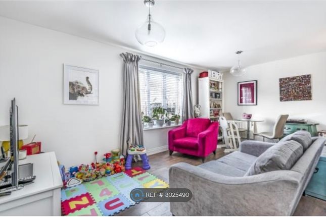 Flat, Harvest Way, Witney photo 4