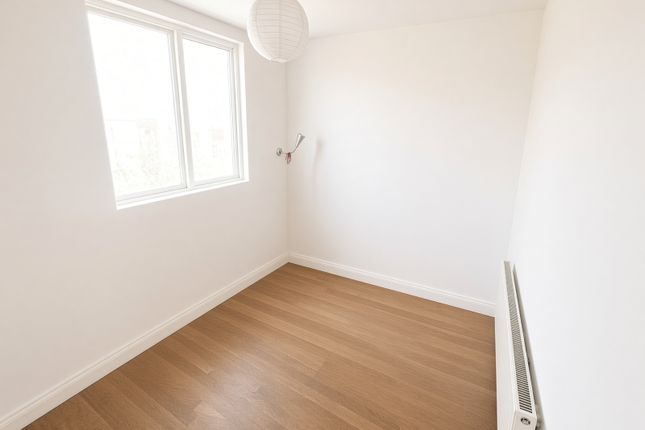 B 82, Sussex Way, London photo 5