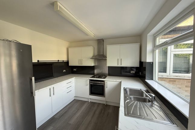 1, Hyrstdene, South Croydon photo 3