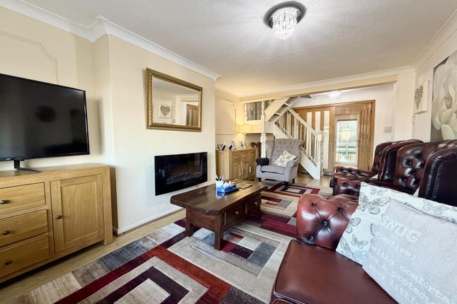 12, Thirsk Drive, Leeds photo 4