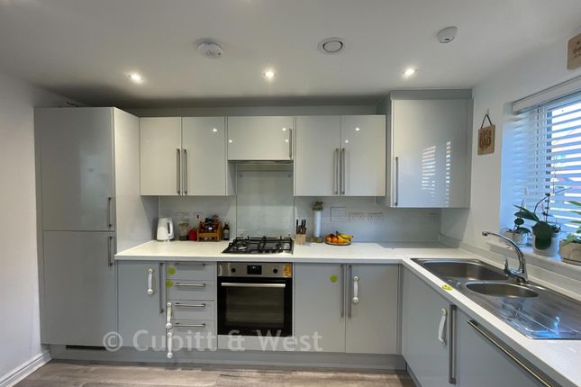 38, Narcissus Rise, Worthing photo 2