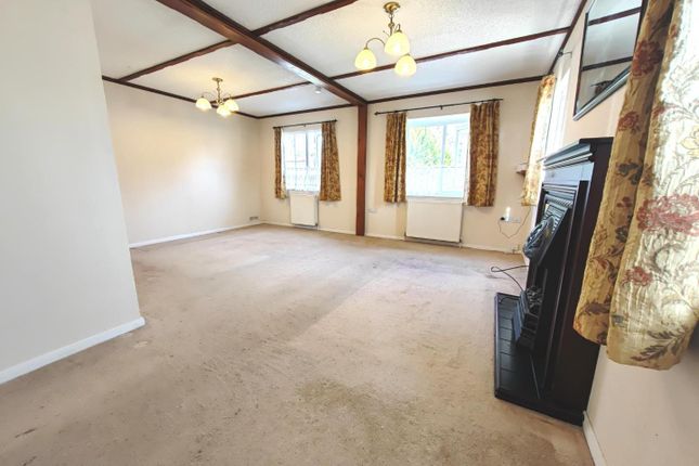 17, California country park homes, Berkshire photo 4
