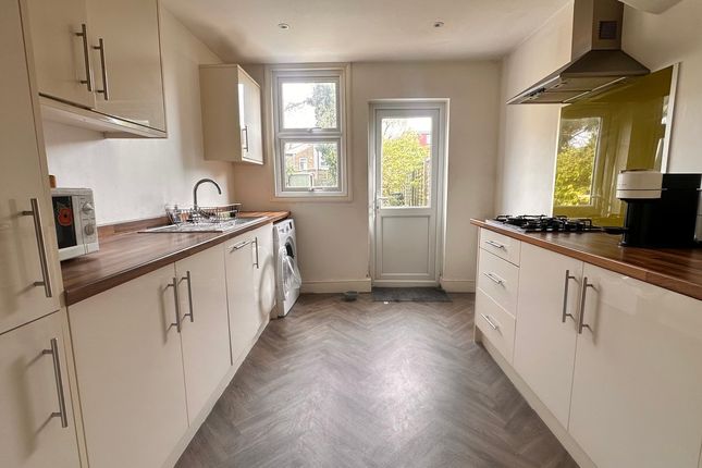 64, Tachbrook Road, Feltham photo 4
