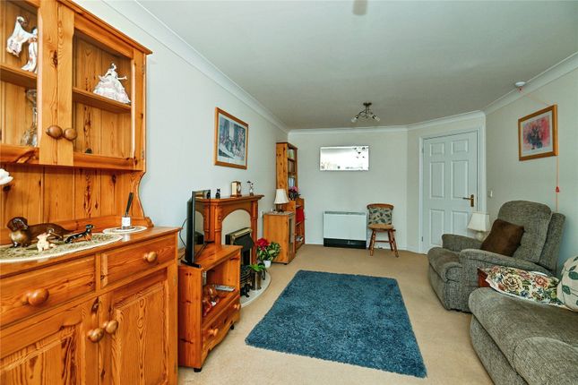 8, Appletree Court, Rainham photo 4