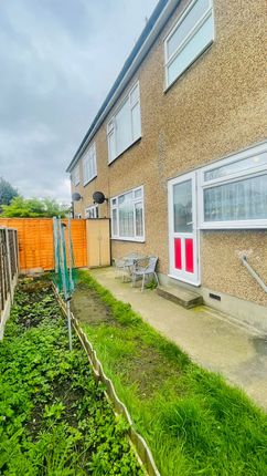 Flat to rent in Millbrook Gardens, Romford