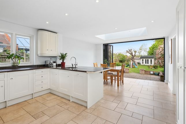 209, Barnett Wood Lane, Ashtead photo 2