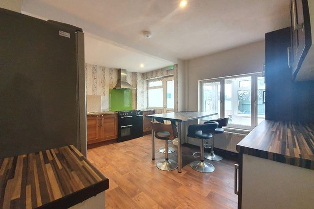 Room 3, 20 Whernside Way, Northampton photo 4