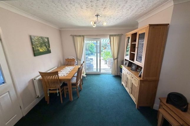 24, Cedar Road, Feltham photo 3