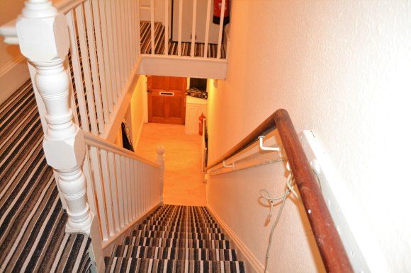 Upstairs Hallway Pic1.Jpg