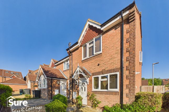 21 Morpeth Close, Hemel Hempstead, Hertfordshire photo 2