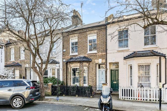 First Floor Flat, 23 Treadgold Street, London photo 3