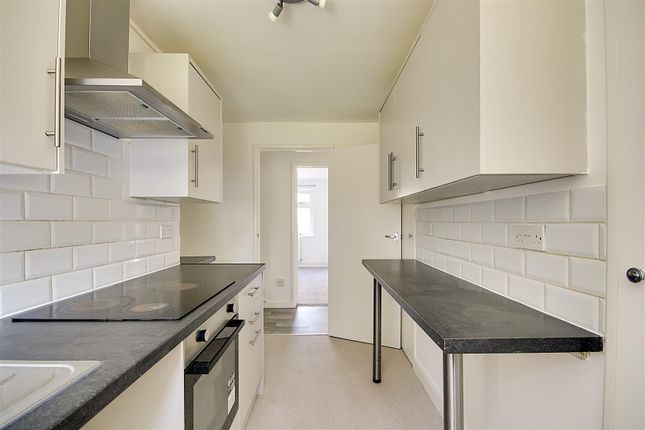 7 Warren Court, Sompting Road, Lancing photo 4