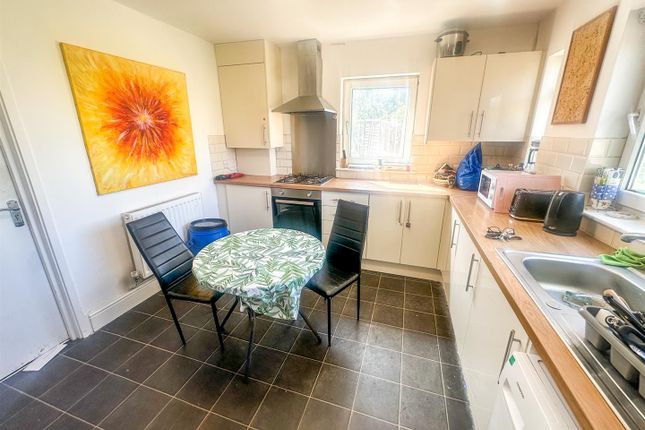72, Pen Green Lane, Corby photo 3