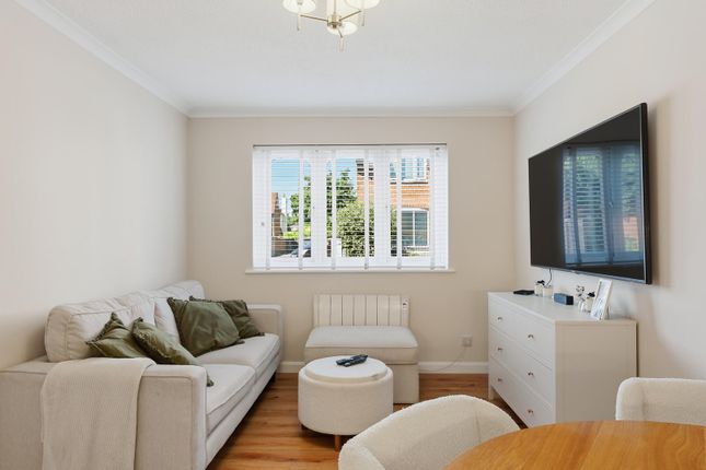 11 Foundry Mews, Gogmore Lane, Chertsey photo 4