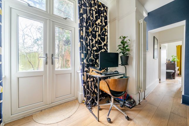 3 Rexholme, 12, Lower Edgeborough Road, Surrey photo 4
