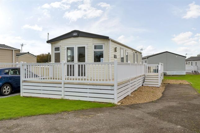 Thumbnail Mobile/park home for sale in Lakeside Holiday Park, Vinnetrow Road, Chichester