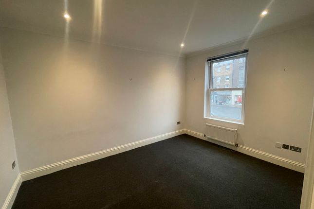 Flat 1 (A) 746, High Road, LONDON photo 3