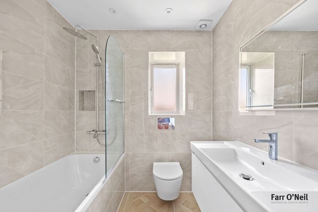 11, Beatrice Court, Buckhurst Hill photo 4