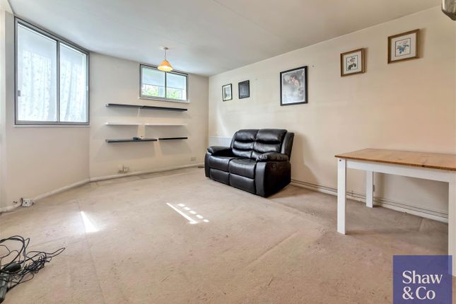 30 Angelfield, St. Stephens Road, Hounslow photo 2
