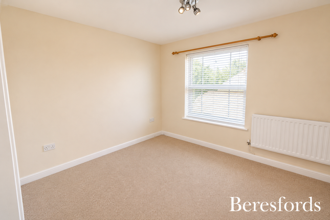 11, Mason Drive, Romford photo 5