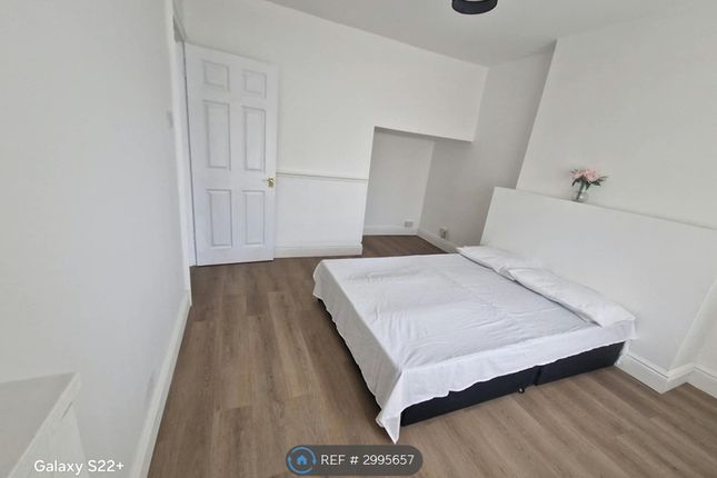 Brickfield Lane, Harlington, Hayes photo 3