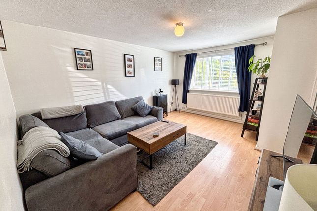 7 Davis Avenue, Bridgend photo 2