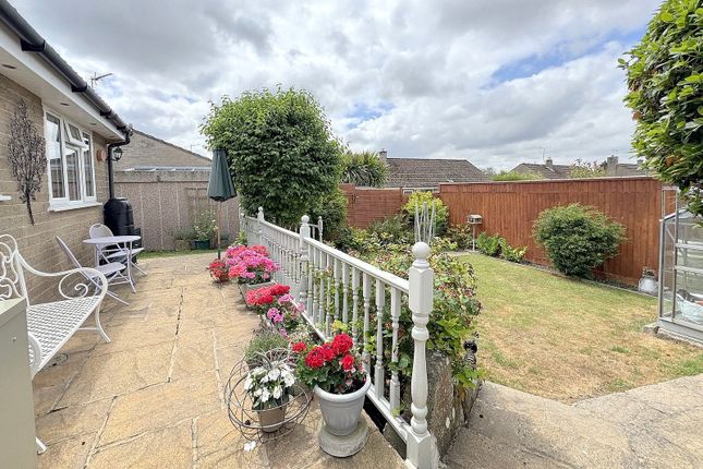2, Elm Drive, Somerset photo 2