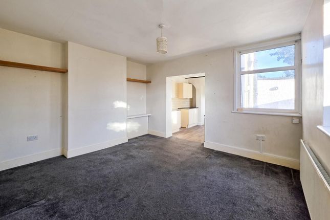 Seaview Road, Southend-On-Sea photo 3