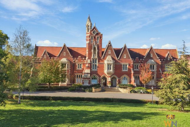 2-bed flat on The Galleries, Brentwood, £350,000