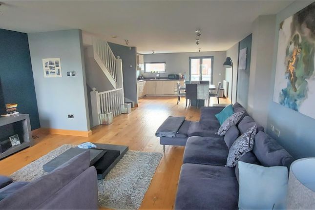 4 bed property for sale in St Stephens Court, Marina, Swansea SA1
