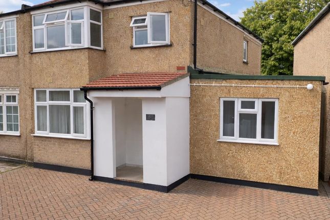 Studio flat on 20 Grange Close, Hayes, £998/mo