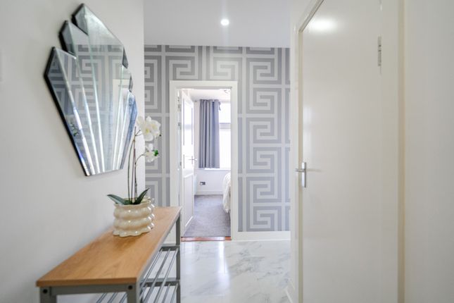 Flat 2107, City Heights, Manchester photo 2