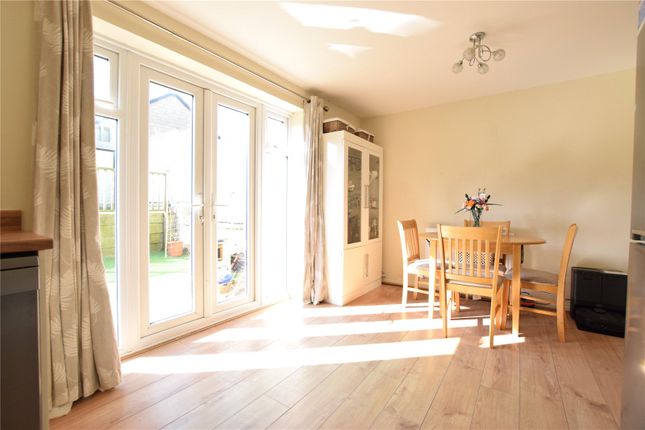 9, Woodlands Way, Leeds photo 4