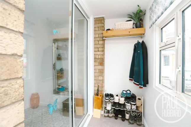 19, Landspring Lane, Lowestoft photo 4