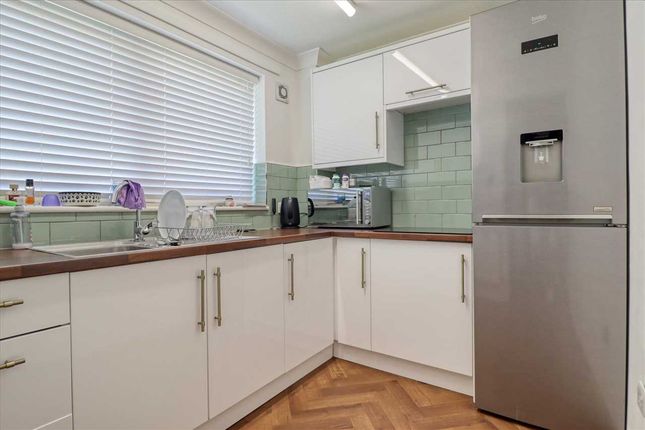 38, Waltham Court, Great Clacton photo 2