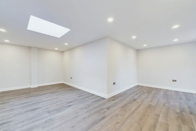Flat for sale in Flat 6, Swilley Gardens, Oxford Road, Stokenchurch, High Wycombe, Buckinghamshire