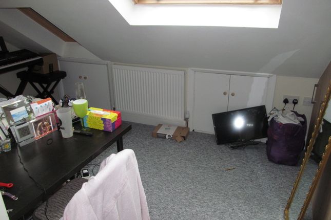 De Beauvoir Road, Reading photo 5