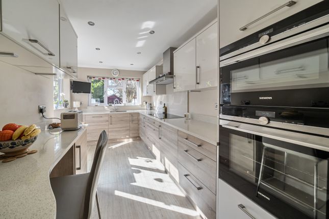 33, Saxon Way, Windsor photo 3