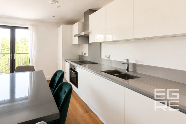 Flat 7, Arrandene House, London photo 5