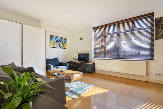 Thumbnail Flat for sale in Wimpole Mews, Marylebone Village, London