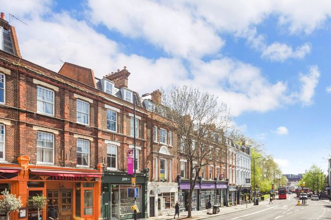 Flat to rent in Upper Street, London