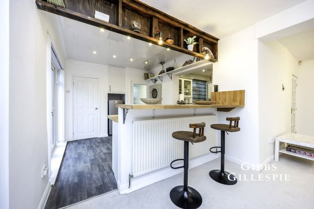 62, St. Michaels Crescent, Pinner photo 4