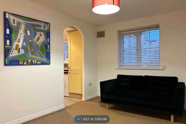 Flat, Kidman Close, Romford photo 3