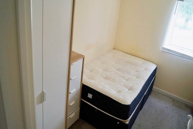 Room 3 68, Wildlake, Peterborough photo 5
