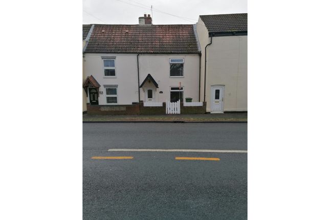 Terraced house for sale in Crescent View, Thorngumbald