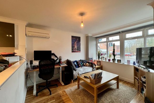 Flat for sale in High Street, Cam, Dursley