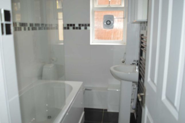 Flat to rent in The Laurels, Hungerford