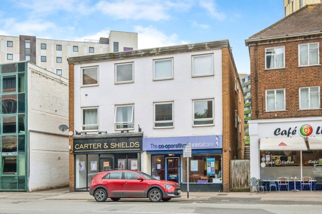 2-bed flat on Goldsworth Road, Woking, Surrey GU21, £250,000